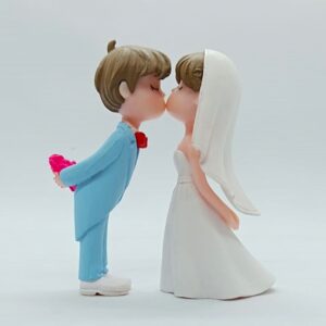 KISSING COUPLE